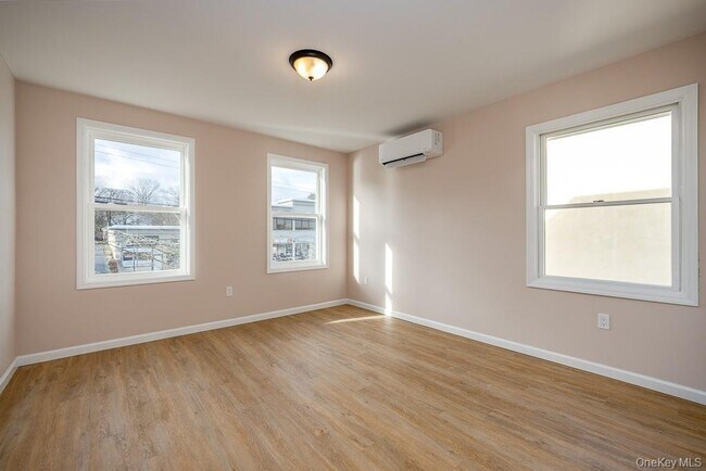 Building Photo - 72 S Main St