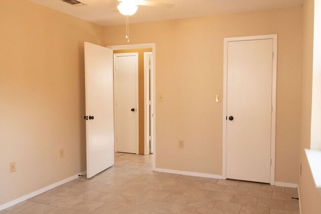 Building Photo - Newly Remodeled 3/2/1 on Wooded Lot