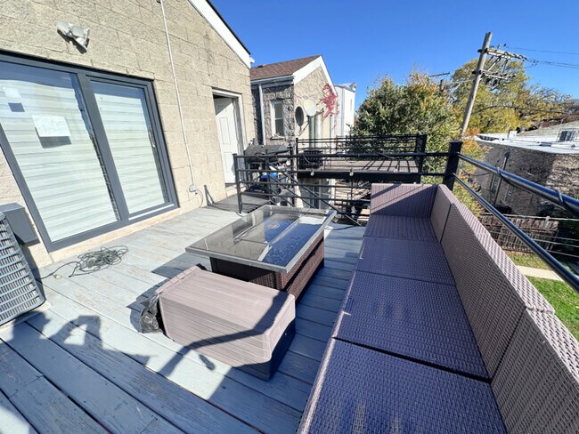 Building Photo - 2711 W Congress Pkwy