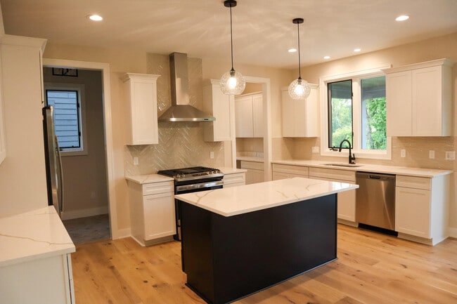 Building Photo - 54759 Camden Ct