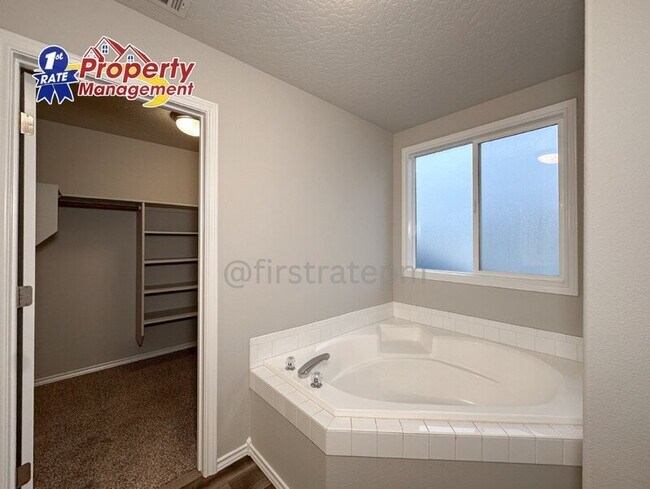 Building Photo - 2688 N Cinnamon Pl