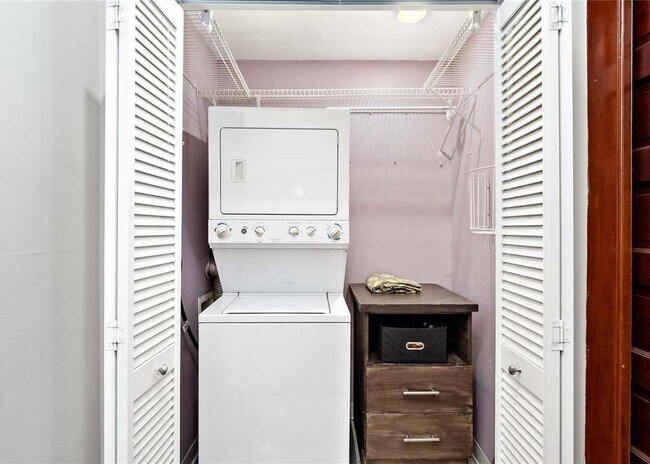 Building Photo - 5377 Reber Pl