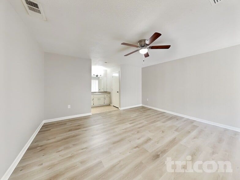 Building Photo - 3701 Sapphire Ln