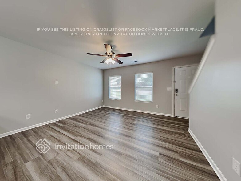 Building Photo - 915 Mathis Ave