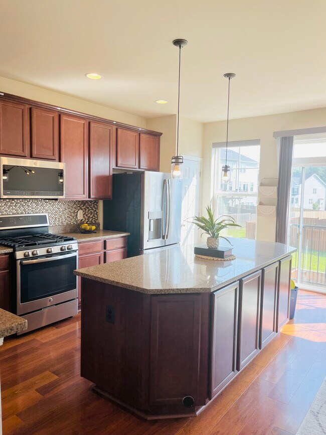 Primary Photo - 103 Poinsettia Way