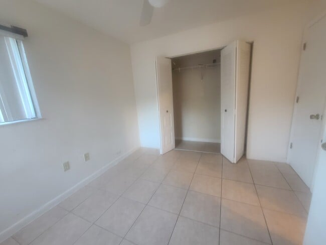 Building Photo - 2842 SW 38th Pl