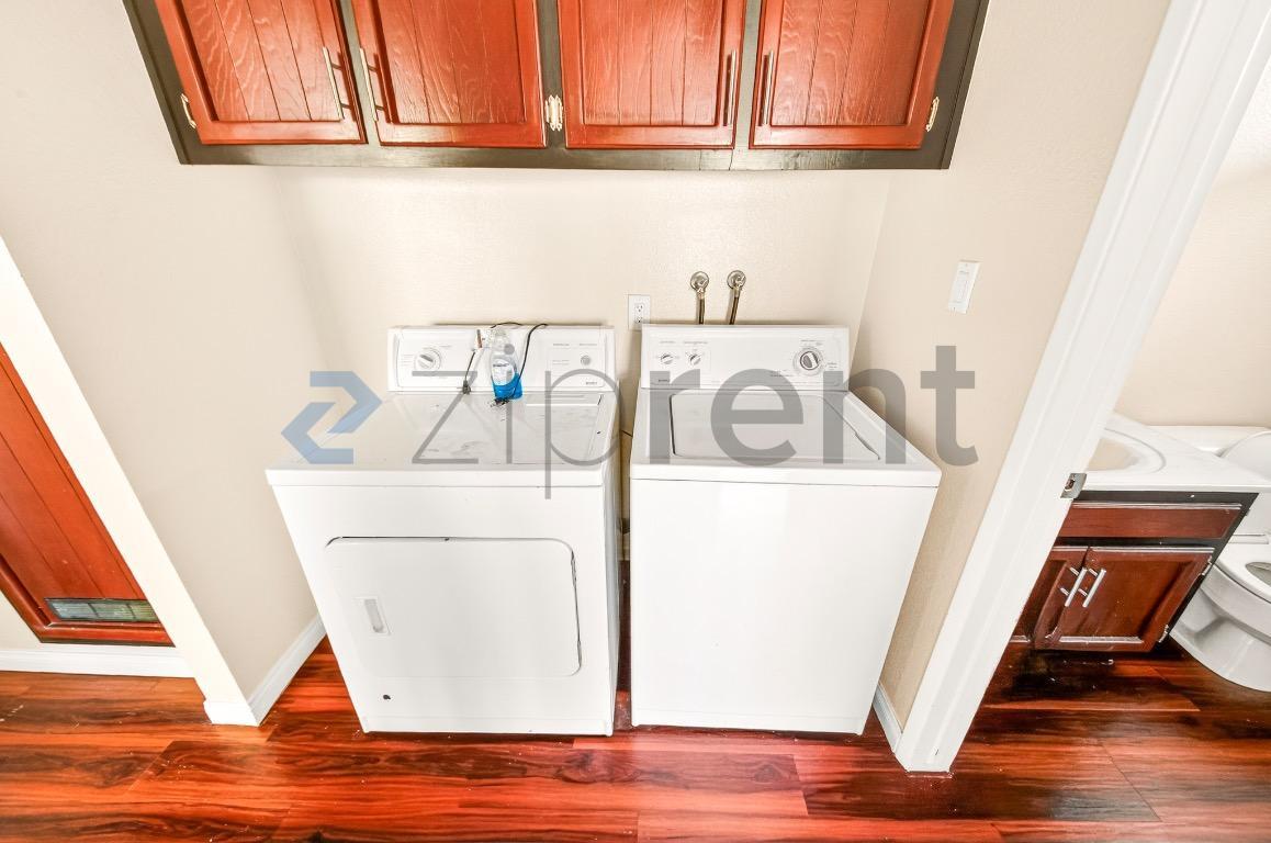 Building Photo - 836 W Atkins Ave