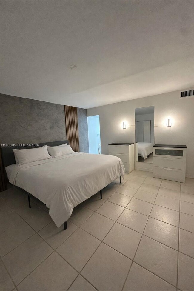 Building Photo - 283 Woodland Rd