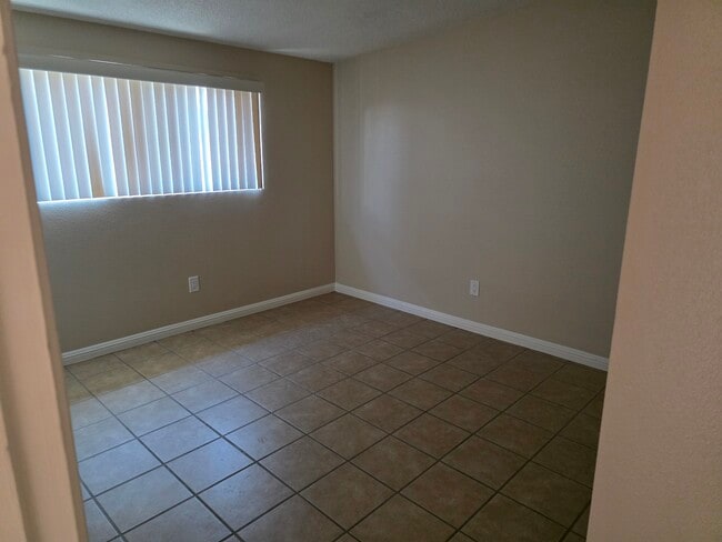 Building Photo - 6553 Desert Queen Ave