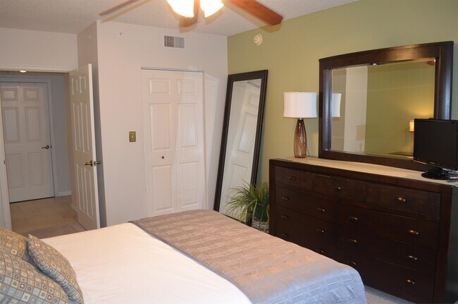 Building Photo - 2080 S Ocean Dr