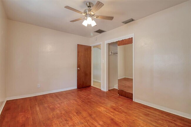 Building Photo - 4845-4825 25th Ave N