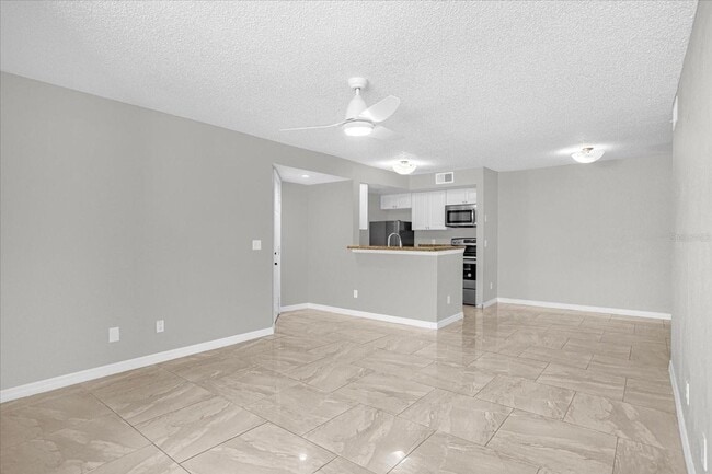 Building Photo - Villa Medici- Apt. 928