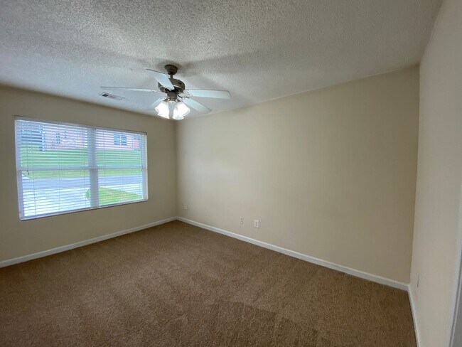 Building Photo - ROOMMATE MATCHING ONLY - AVAILABLE NOW 1/2 Off Deposit!