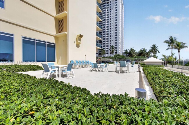 Building Photo - 2501 S Ocean Dr