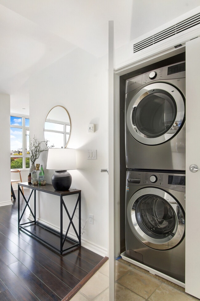 Building Photo - 1420 Terry Ave