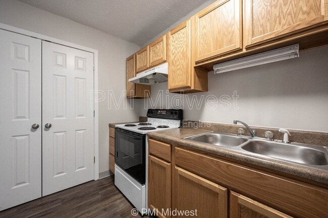 Building Photo - 1702 W Michigan St