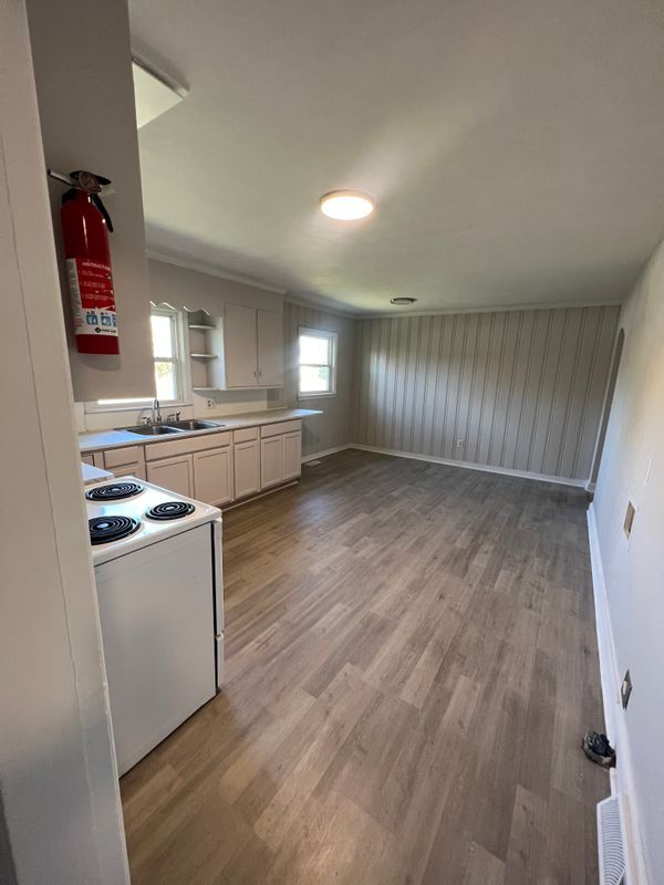 Building Photo - 323 Coltrane Ave