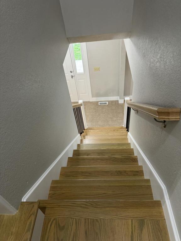 Building Photo - 1504 W Highpoint Cir