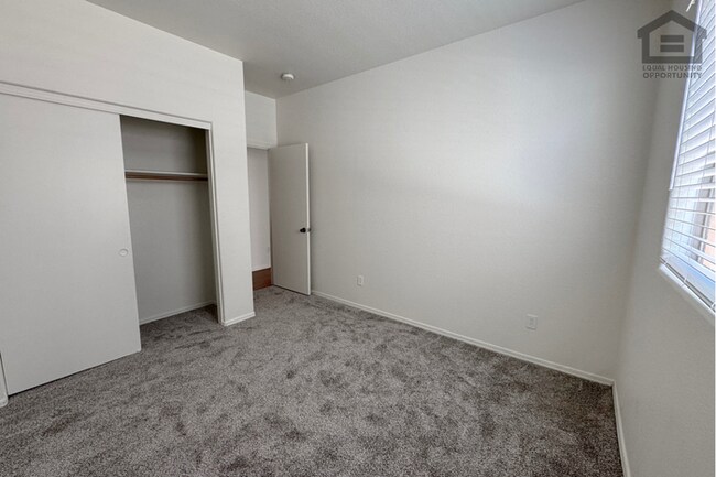 Building Photo - 4Bed/2Bath House in El Mirage! Ready for Immediate Move-In!
