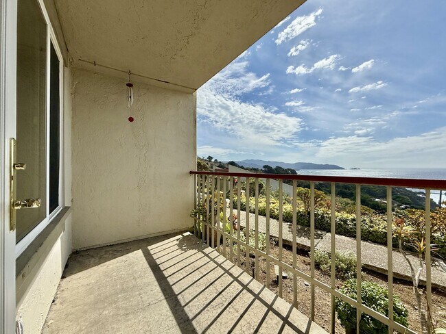Building Photo - Recently Updated Condo with OCEAN VIEW - W...