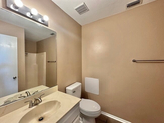 Building Photo - Available Now! Newly Updated 3/2 in Flint!