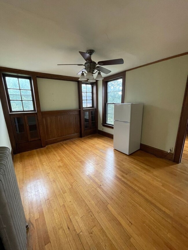 Interior Photo - Delester- 811 16th St.