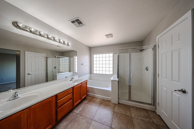Building Photo - Welcome to this spacious 4 bedroom, 2.5 ba...