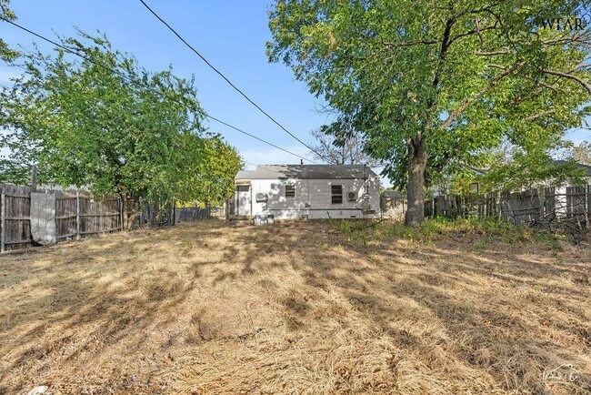 Building Photo - 1613 Hawes Ave