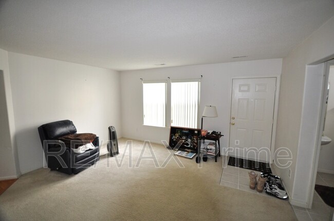 Building Photo - 6227 Oakglen Dr