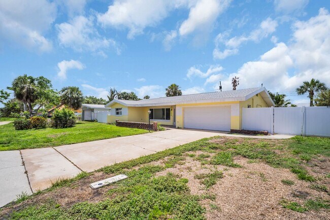 Building Photo - MAXIMO MOORINGS 3/2/2 HOME NEAR ST. PETE B...