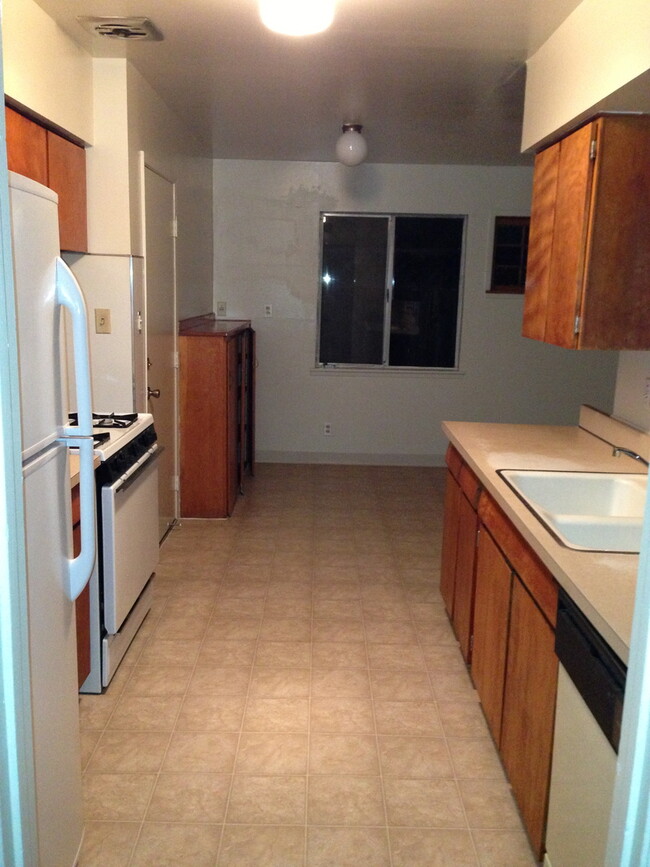 Building Photo - 4 Bedroom Home Close to Campus-$750 Off 1s...