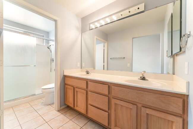Building Photo - Sun City Summerlin 2 bedroom and 2 bathroom in a  55 and older Neighborhood
