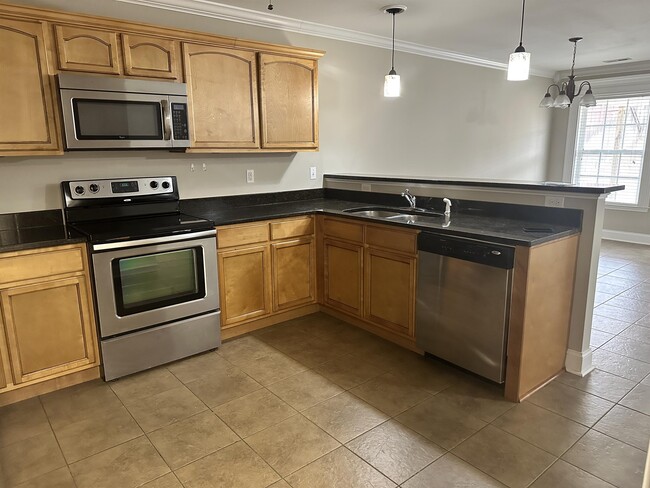 Building Photo - 916 Thunder Creek Dr