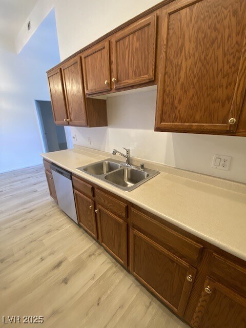 Building Photo - 2305 W Horizon Ridge Pkwy