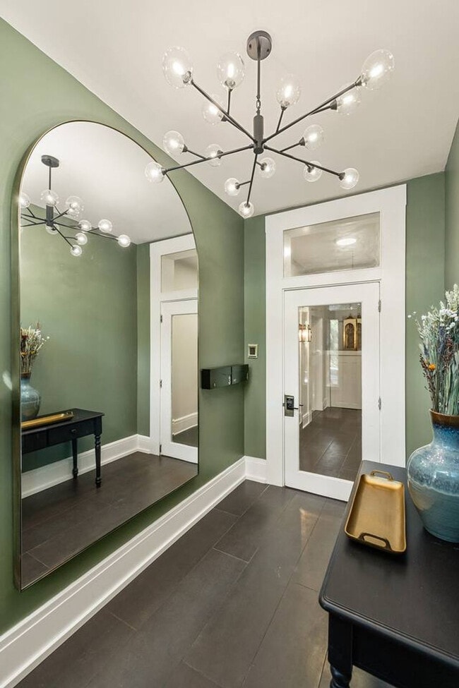 Building Photo - 1326 Broadway