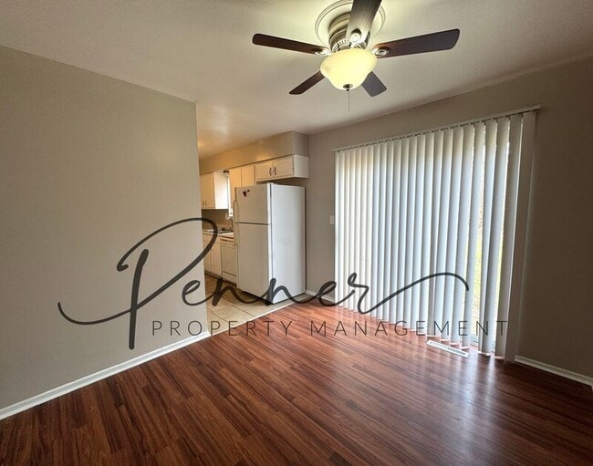 Building Photo - 214 N Oak Dr