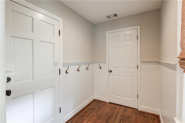 Building Photo - 153 Lantern Ridge Ct