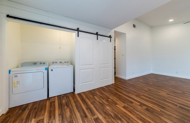 Building Photo - 1205 Dobie Dr