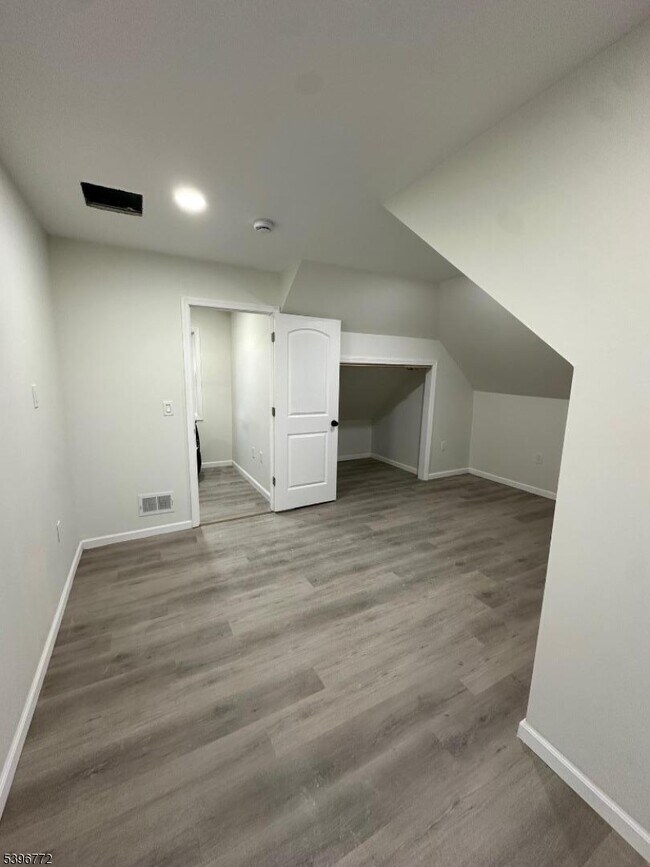 Building Photo - 112 Fairview Ave