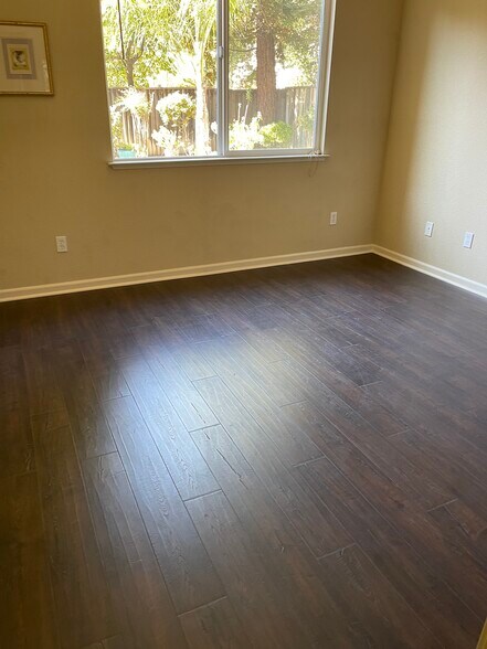 Building Photo - 221 Thyme Ave