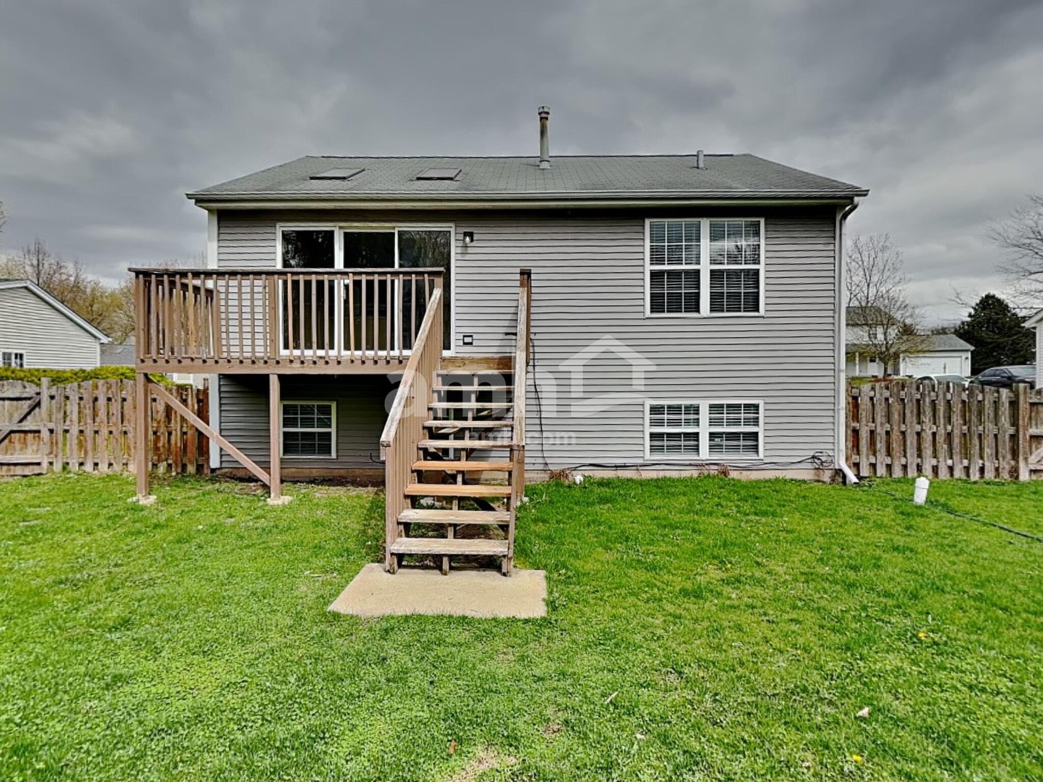 Building Photo - 4609 Vista Dr