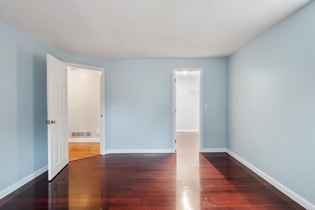 Building Photo - 29 Lamplighter Ln