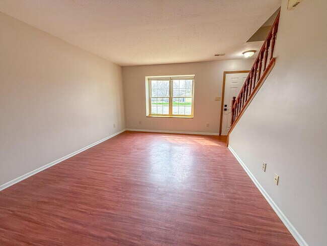 Building Photo - 635 Pebble Pl Dr