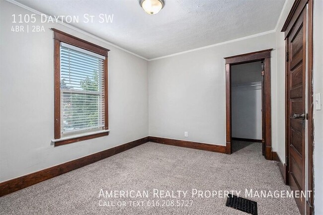 Building Photo - 1105 Dayton St SW