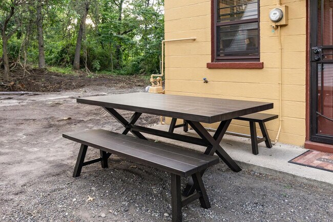 Building Photo - 234 N Hamilton St