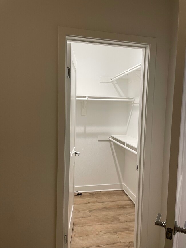 walkin closet - 2560 Valentina Way