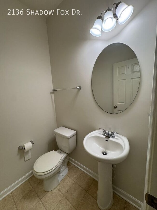 Building Photo - 2136 Shadow Fox Dr