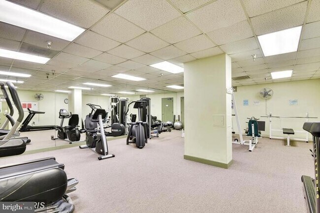 Building Photo - 7401 Westlake Terrace