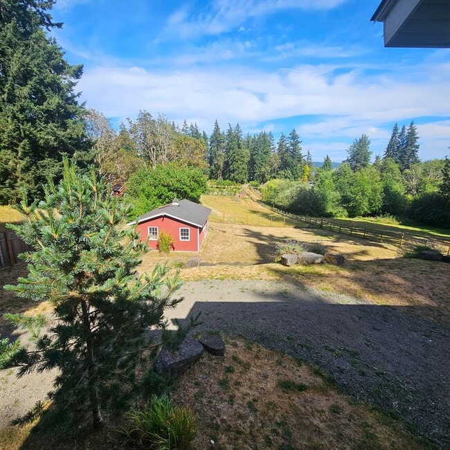 Building Photo - Private Bainbridge Island Retreat with Acreage & Modern Comforts
