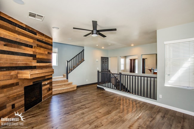 Building Photo - Stylish and Spacious 4Bdm 3.5 Ba Three-Sto...